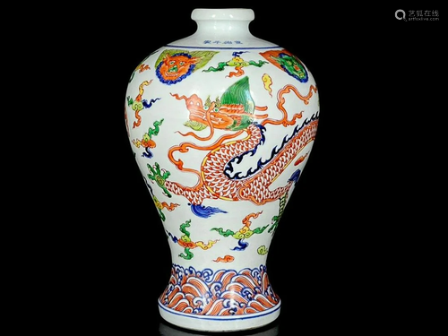 FAMILLE VERTE 'DRAGON' MEIPING VASE