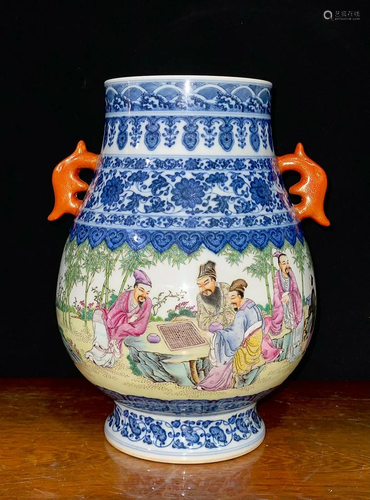 BLUE & WHITE AND FAMILLE ROSE 'FIGURE STORY' VASE WITH