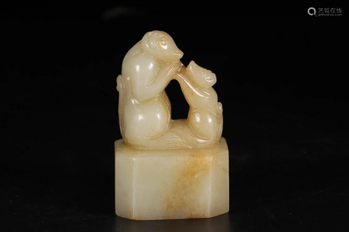 HETIAN JADE SEAL CARVED WITH BEAST