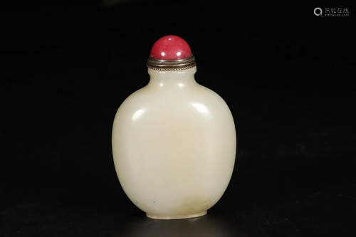 HETIAN JADE SNUFF BOTTLE