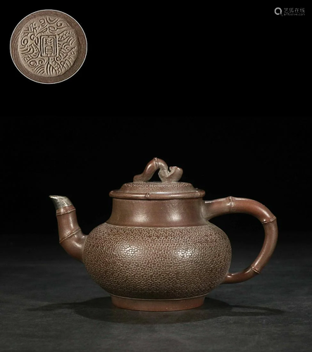 TEAPOT WITH 'BAO ZI LONG' INSCRIBED