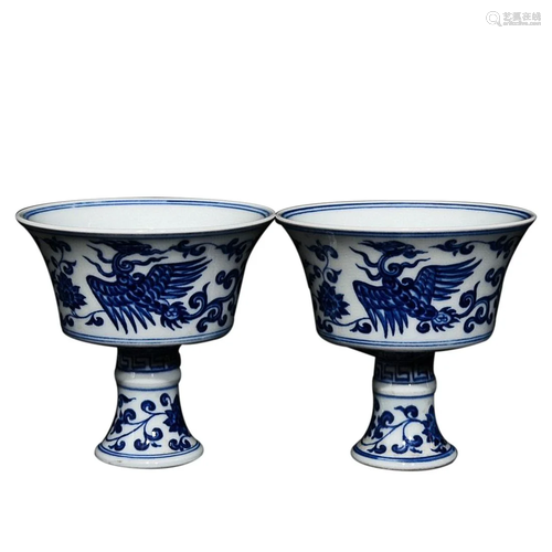 BLUE & WHITE 'PHOENIX' HIGH-FOOT CUP