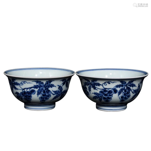 BLUE & WHITE 'GRAPE' BOWL