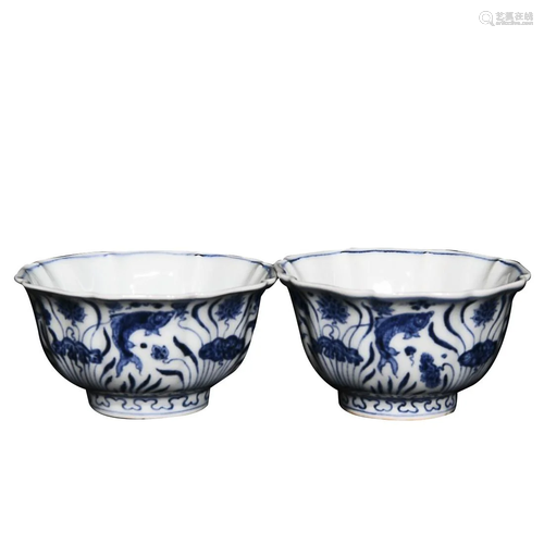 BLUE & WHITE 'FISH AND ALGAE' DECAGON BOWL