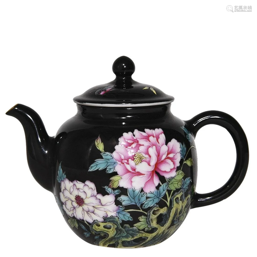 BLACK GLAZED AND FAMILLE ROSE 'FLORAL' TEAPOT