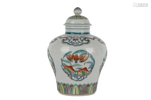 BLUE & WHITE AND DOUCAI 'BAT AND PEACH' TEA JAR