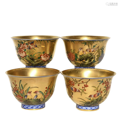 GOLD GROUND FAMILLE ROSE 'BIRD AND FLORAL' CUP