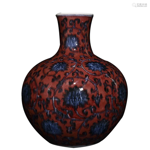 RED GROUND BLUE & WHITE 'FLORAL' GOBULAR VASE