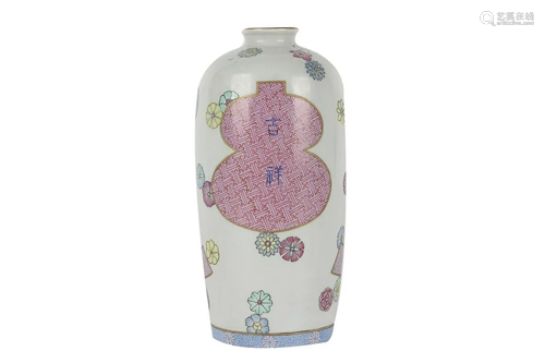 FAMILLE ROSE 'FLORAL' VASE