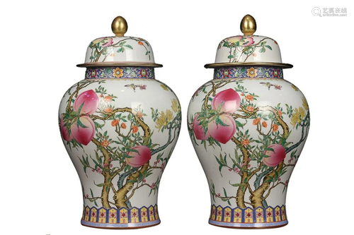 FAMILLE ROSE 'PEACH AND FLORAL' COVERED JAR