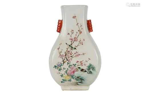 FAMILLE ROSE 'BIRD AND FLORAL' SQUARE VASE WITH HANDLES