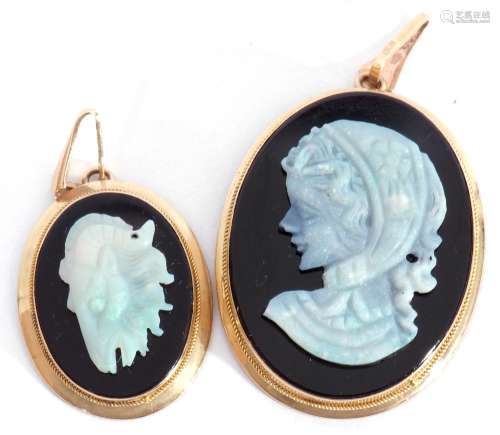 Mixed Lot: modern cameo pendant, the oval black panel applie...