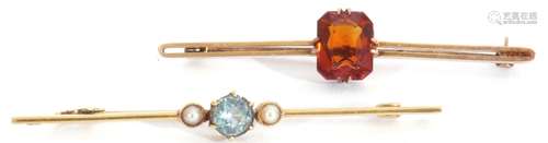 Mixed Lot: two vintage 15ct stamped bar brooches, a citrine,...