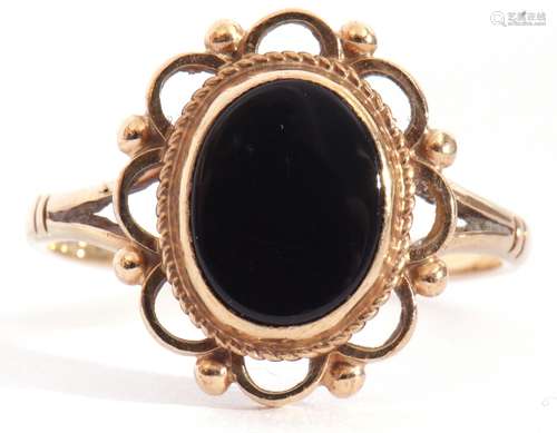 9ct gold and onyx ring, the oval shaped black onyx centre, b...