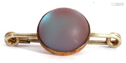 Vintage saphiret brooch, the round cabochon saphiret in a gi...