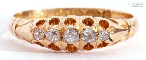 18ct gold antique five stone diamond ring, featuring five gr...