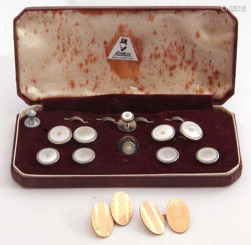 Mixed Lot: pair of 12ct back and front cufflinks, together w...