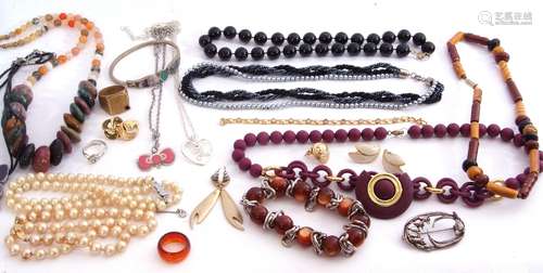 Mixed Lot: costume jewellery to include necklaces, earrings ...