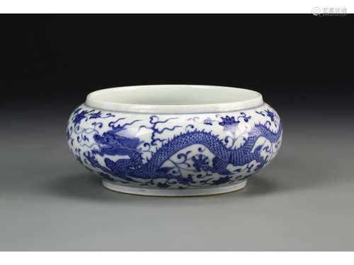 A BLUE AND WHITE DRAGON BRUSH WASHER, QIANLONG MARK