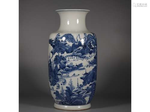 A BLUE AND WHITE MALLET VASE