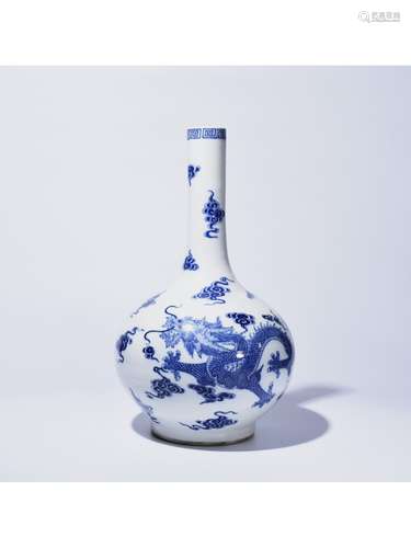 A BLUE AND WHITE BOTTLE VASE