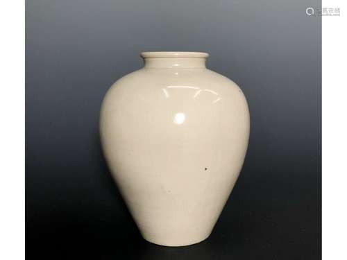 A CELADON JAR