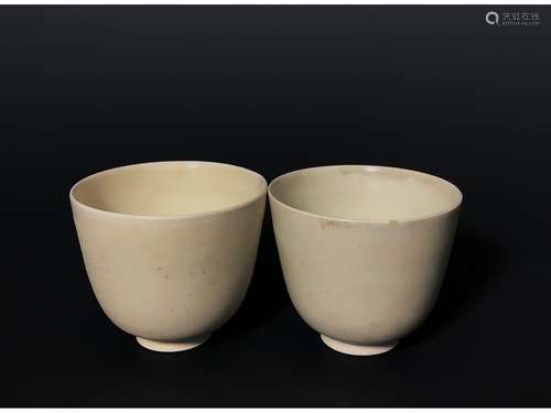 A PAIR OF WHITE-GLAZED CUPS