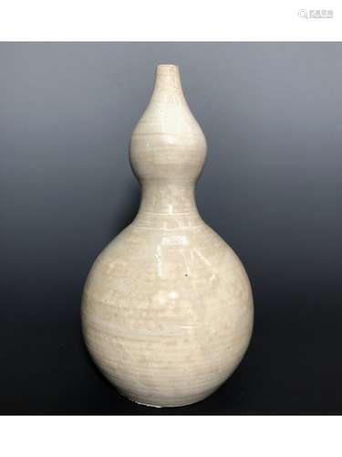 A YINGQING DOUBLE GOURD VASE