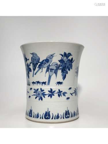 A BLUE AND WHITE VASE