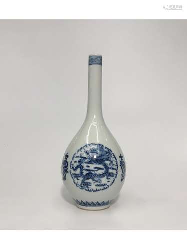 A BLUE AND WHITE BOTTLE VASE