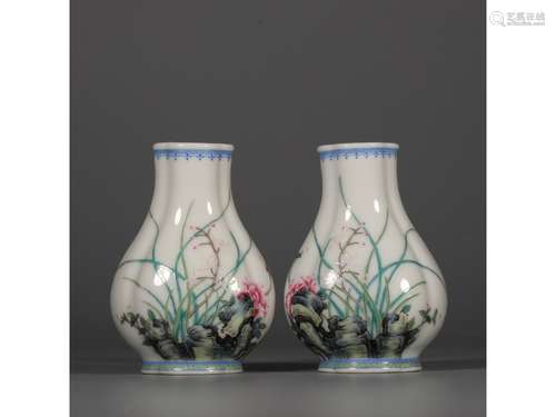 A PAIR OF FAMILLE ROSE VASES