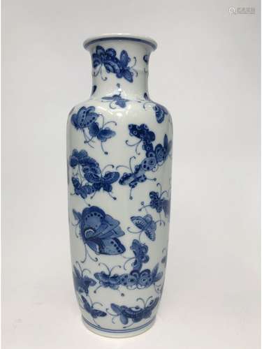 A BLUE AND WHITE VASE