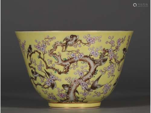 A YELLOW-GLAZE CUP