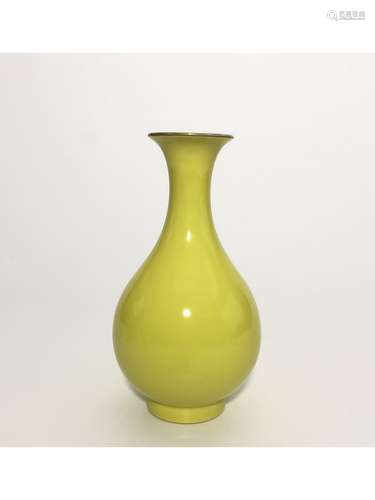 A YELLOW-GLAZED YUHUCHUN VASE