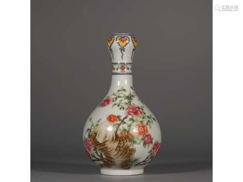 A FAMILLE ROSE GARLIC-HEAD VASE