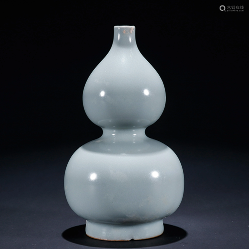 Celadon Glazed Double Gourds Shaped Vase