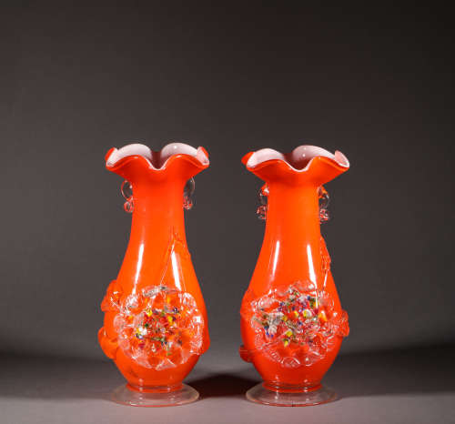 Glass Vase with Flowers in Qing Dynasty