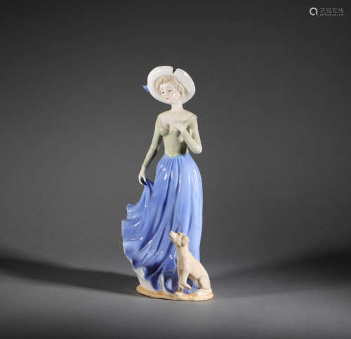A Famous European Porcelain Figure Ornament