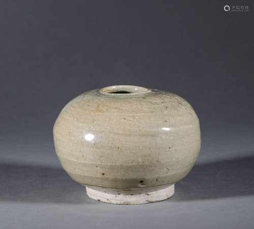 A White Porcelain Pot from Qing Dynasty