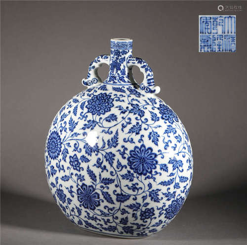 Blue and White Bottle in Qing Dynasty