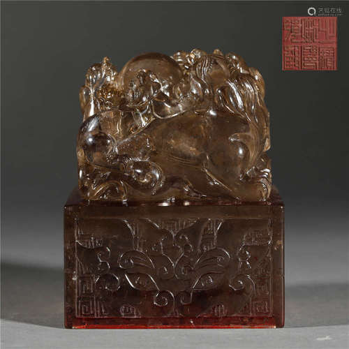 A Crystal Seal with Beast Button ib Qing Dynasty