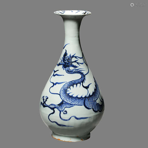 Blue and White Jade Vase with Dragon Pattern in Yuan Dynasty