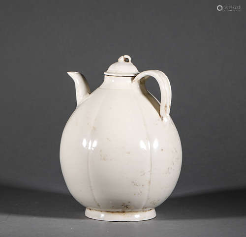 Ding Kiln Ewer in Song Dynasty