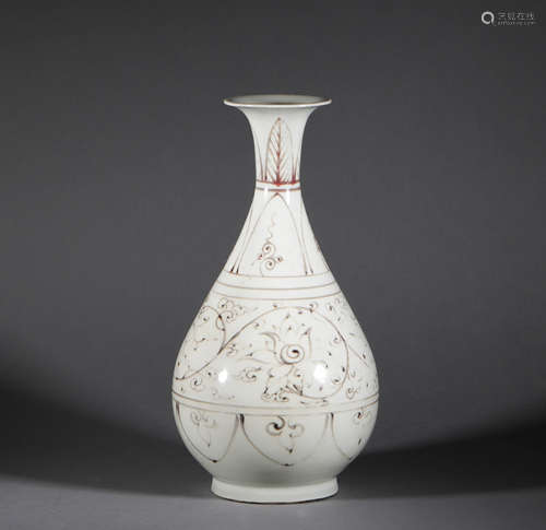 Underglazed Red Jade Bottle in Ming Dynasty