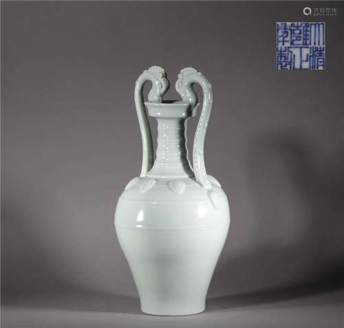 A Bottle of Celadon With Double Dragon in Qing Dynasty