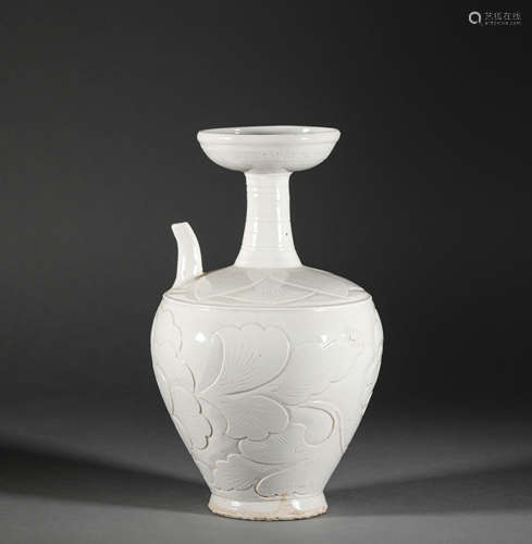 Ding Kiln Ewer with Engraved Designs in Song Dynasty