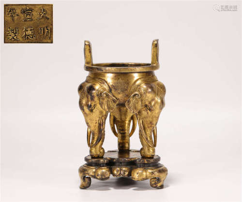The Copper and Gold Stove with Elephant Feet in Ming Dynasty