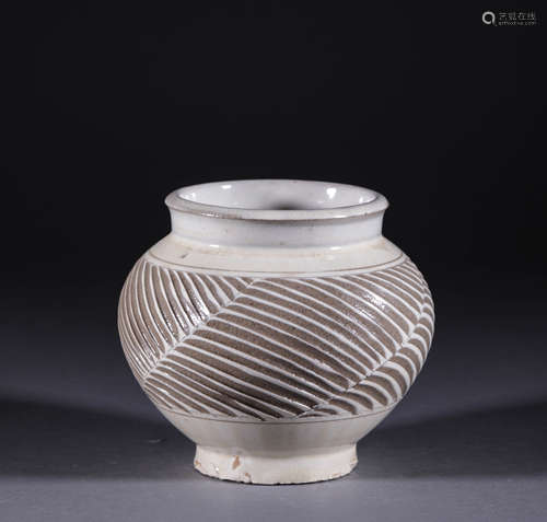 White Porcelain Pot in Song Dynasty