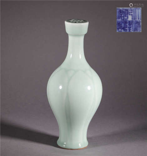 Celadon Bottle in Qing Dynasty