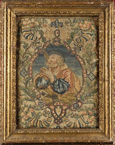 镀金木框中的圣人祈祷图案的绣花板（晚期）。17世纪（缺失和修复）。高...